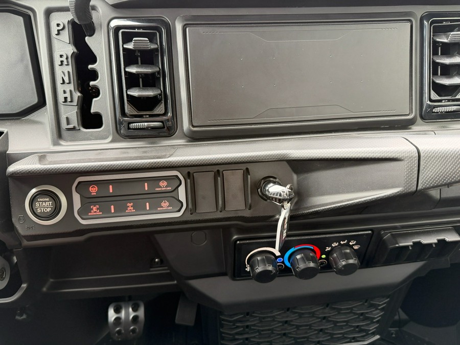 2026 Can-Am Defender MAX XT CAB HD11