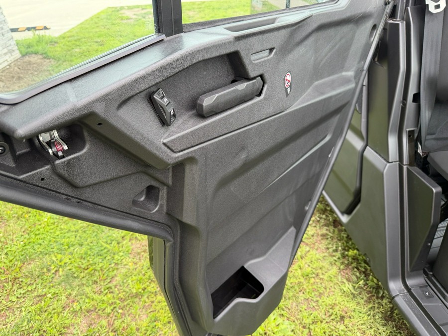 2026 Can-Am Defender MAX XT CAB HD11
