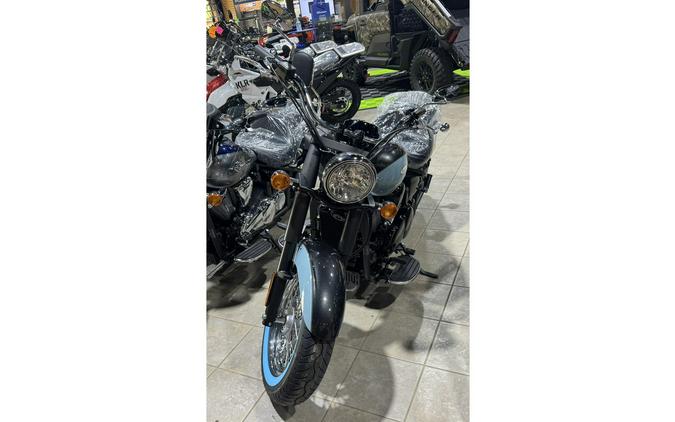 2025 Kawasaki Vulcan® 900 Classic - Metallic Carbon Gray / Phantom Blue