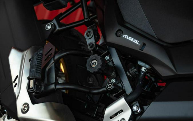 2025 Suzuki V-Strom 650XT Adventure