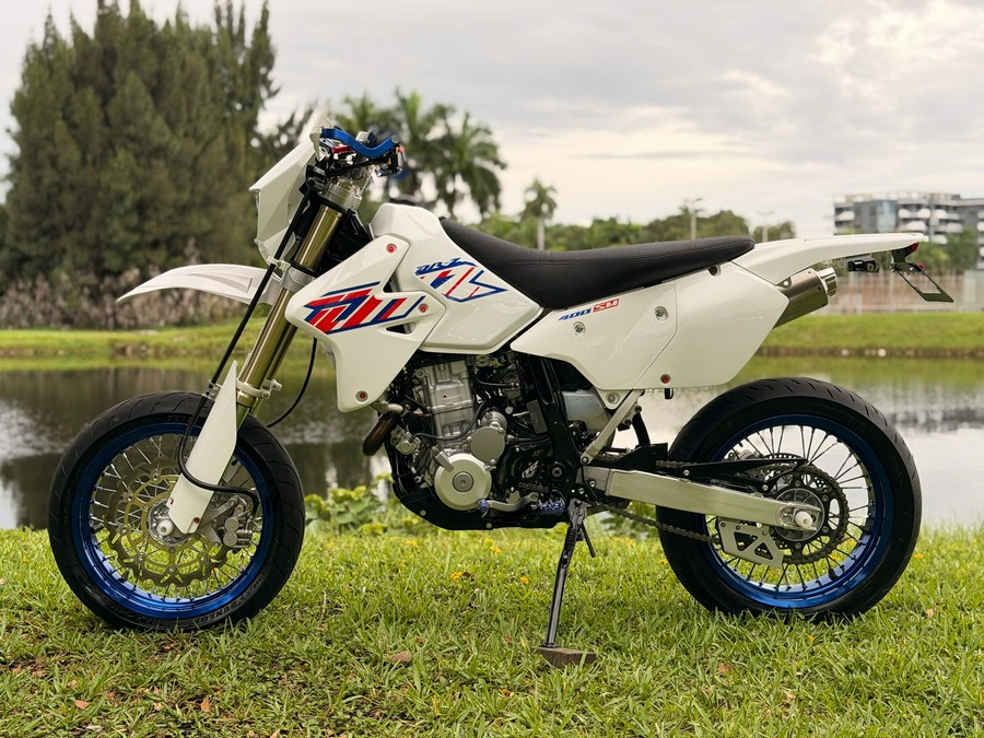 2023 Suzuki Motor of America Inc. DR-Z400SM