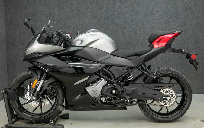 2025 CFMOTO 300SS W/ABS