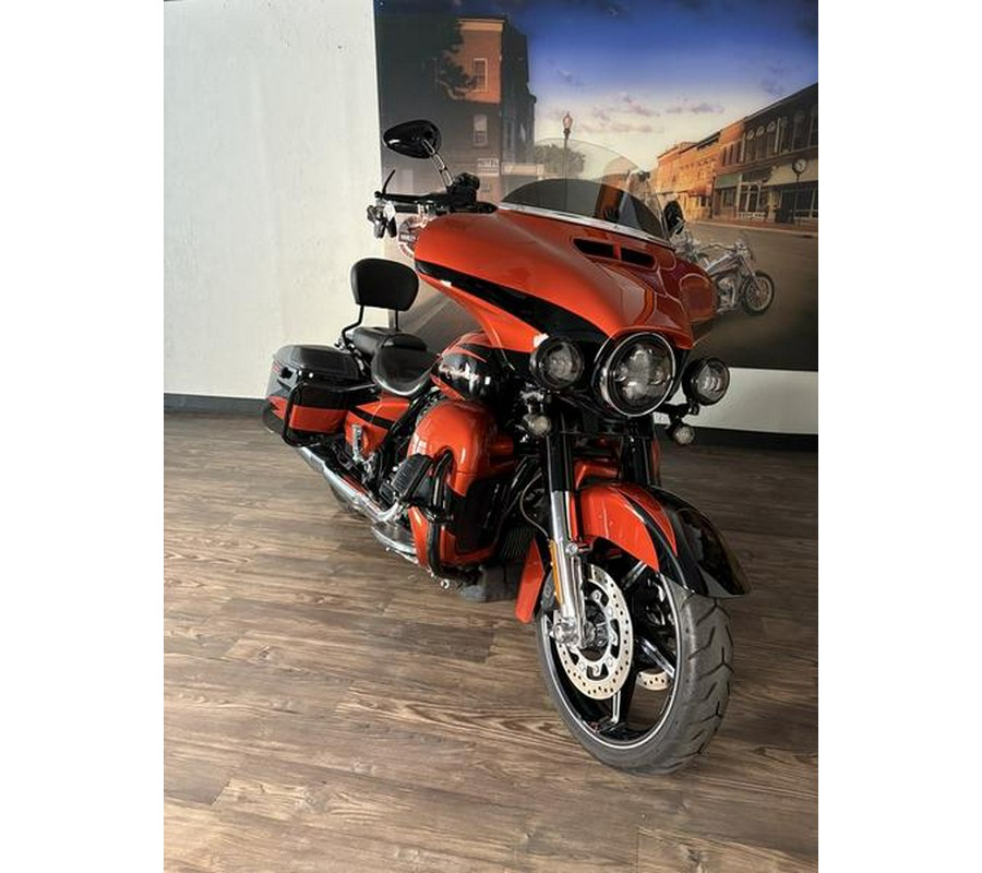 2017 Harley-Davidson® FLHXSE - CVO™ Street Glide®