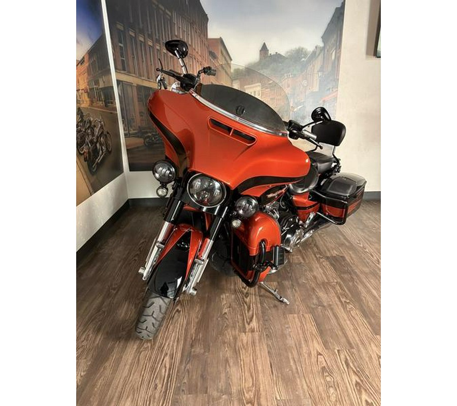 2017 Harley-Davidson® FLHXSE - CVO™ Street Glide®