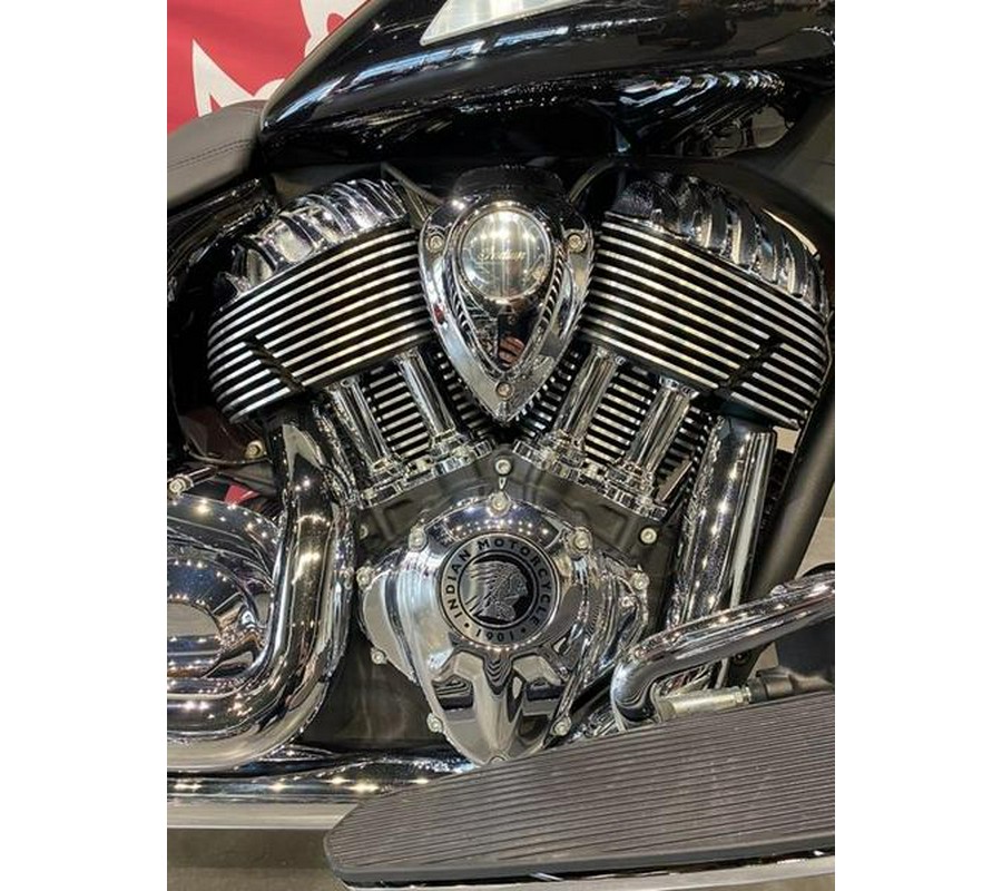 2019 Indian Motorcycle® Chieftain® Limited Thunder Black Pearl