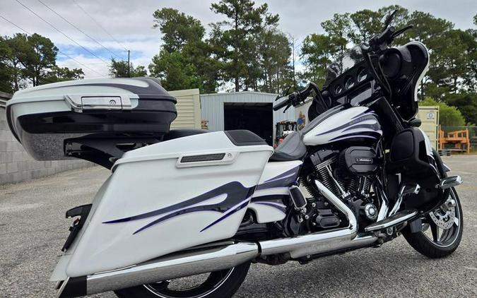 2016 Harley-Davidson® FLHXSE - CVO™ Street Glide®
