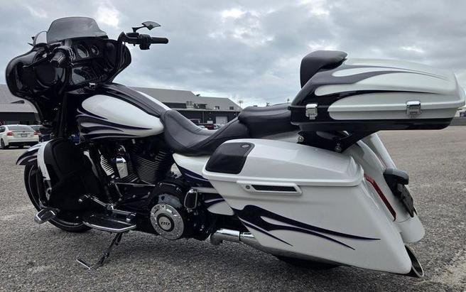 2016 Harley-Davidson® FLHXSE - CVO™ Street Glide®