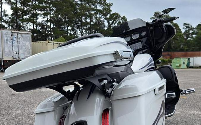 2016 Harley-Davidson® FLHXSE - CVO™ Street Glide®