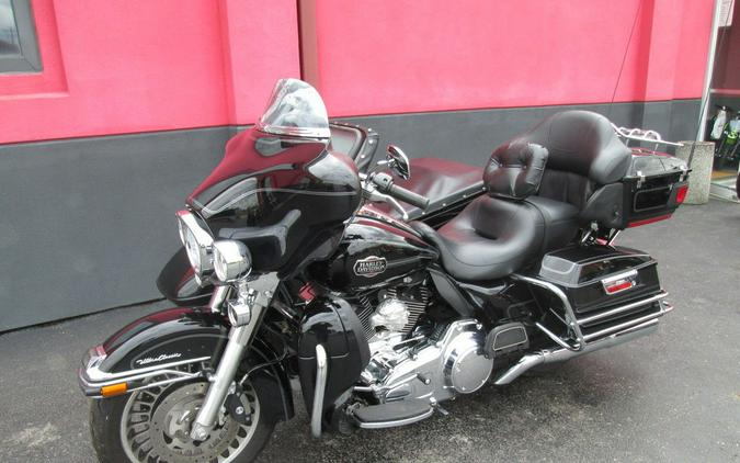 2011 Harley-Davidson® FLHTCU - Ultra Classic® Electra Glide®