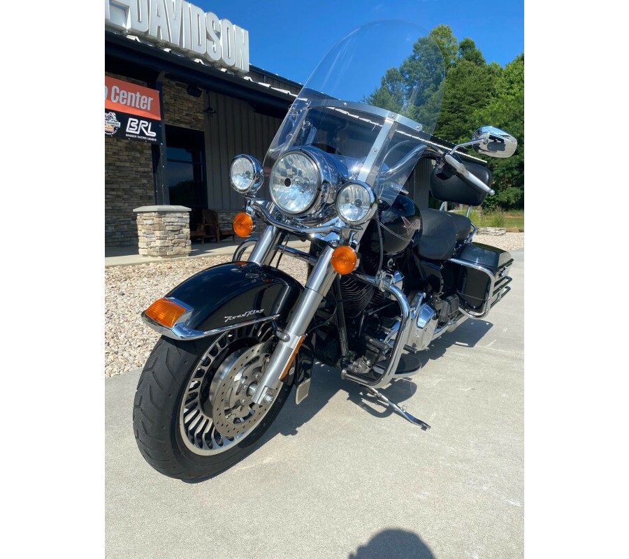 2011 Harley-Davidson Road King Vivid Black (Chrome Finish w/ Cast Wheels)