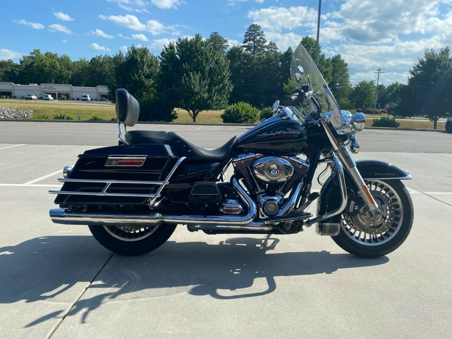 2011 Harley-Davidson Road King Vivid Black (Chrome Finish w/ Cast Wheels)