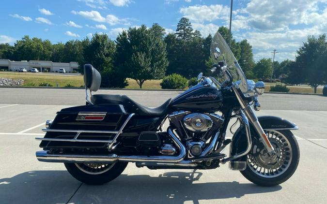 2011 Harley-Davidson Road King Vivid Black (Chrome Finish w/ Cast Wheels)