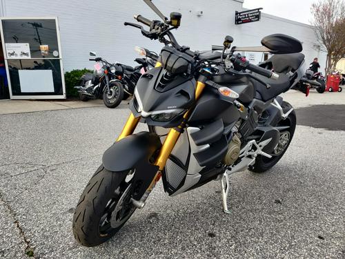 2020 Ducati Streetfighter V4 S Review (25 Fast Facts)