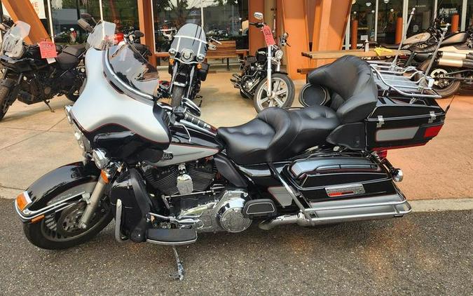 2010 Harley-Davidson® FLHTCU - Ultra Classic® Electra Glide