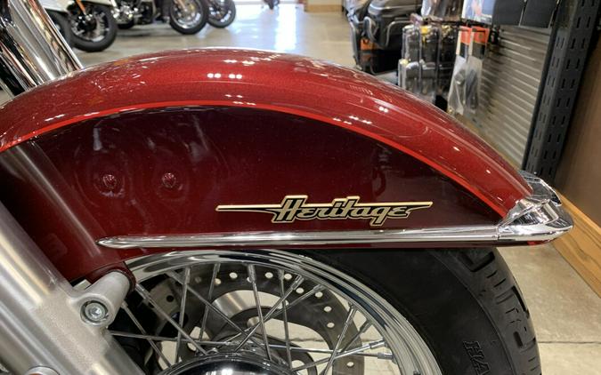 Harley-Davidson® Heritage Classic 2023 FLHCS Heirloom Red Fade