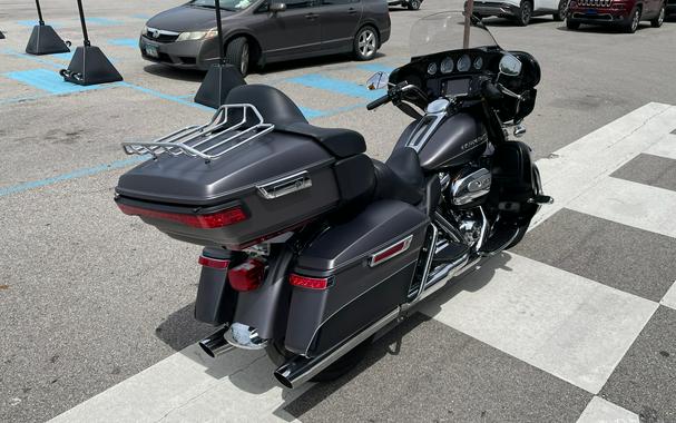 2017 Harley-Davidson® FLHTK Ultra Limited