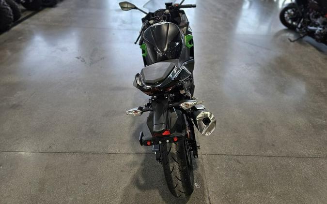 2023 Kawasaki Ninja® 400 ABS Matrix Camo Gray/Metallic Matte Carbon Gray