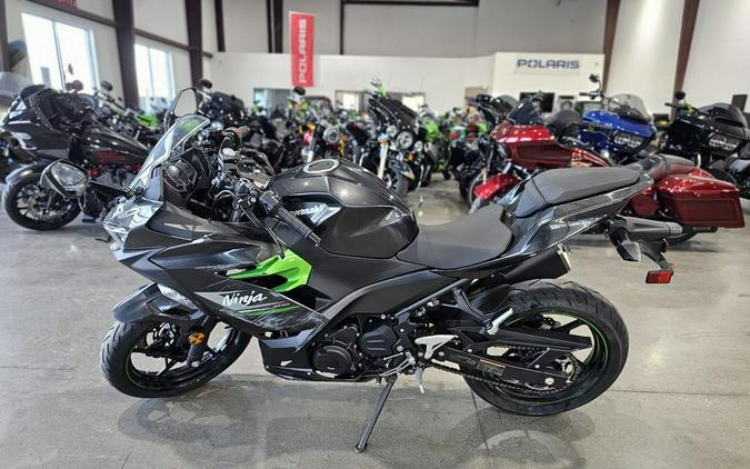 2023 Kawasaki Ninja® 400 ABS Matrix Camo Gray/Metallic Matte Carbon Gray