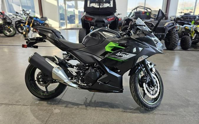 2023 Kawasaki Ninja® 400 ABS Matrix Camo Gray/Metallic Matte Carbon Gray