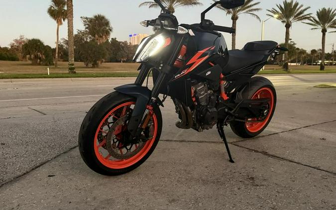 2023 KTM 890 Duke R