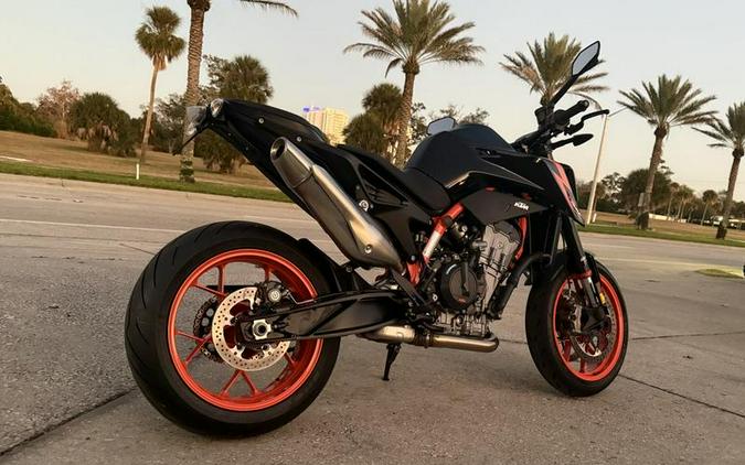 2023 KTM 890 Duke R