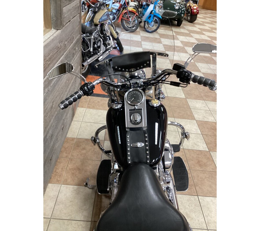 2002 Harley-Davidson® Heritage Softail® Classic Vivid Black