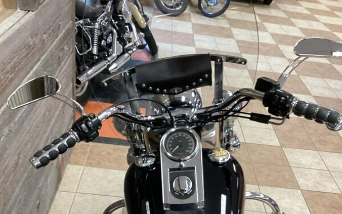 2002 Harley-Davidson® Heritage Softail® Classic Vivid Black