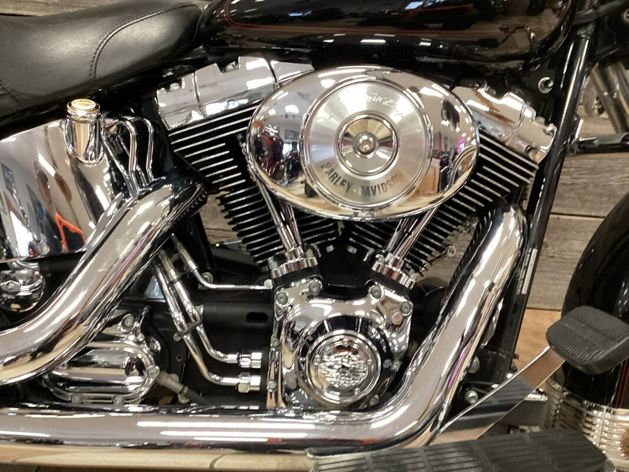2002 Harley-Davidson® Heritage Softail® Classic Vivid Black