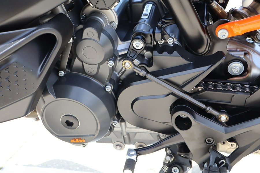 2024 KTM 890 SMT