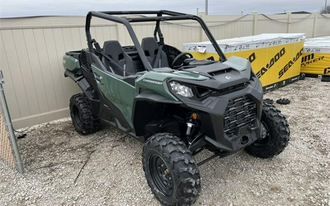 2023 Can-Am Commander DPS 700