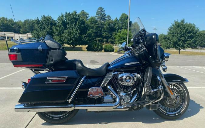 2013 Harley-Davidson Electra Glide® Ultra Limited Big Blue Pearl/Vivid Black