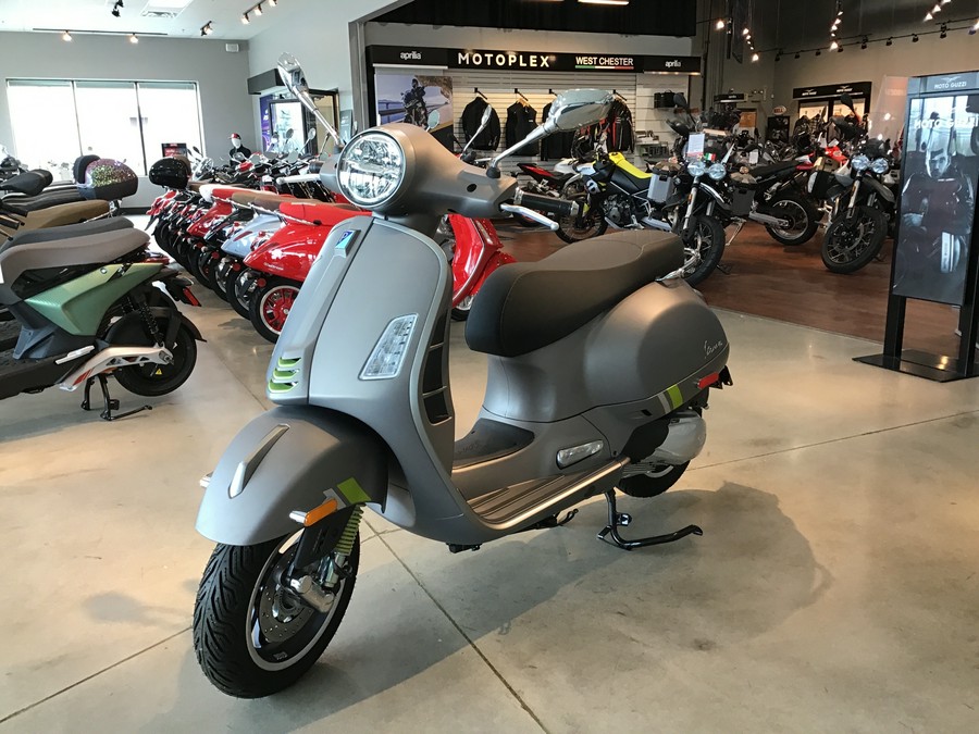 2023 Vespa GTS Super 300 Tech