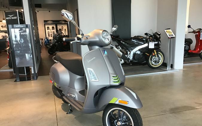 2023 Vespa GTS Super 300 Tech