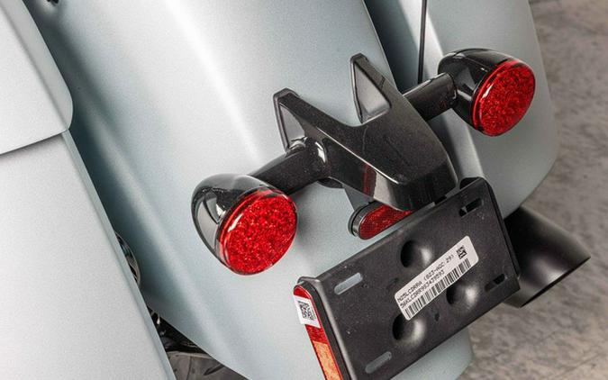 2025 Indian Challenger Dark Horse Frost Silver Smoke