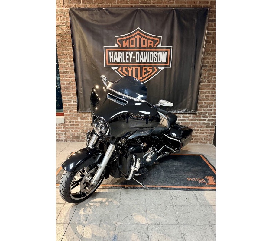 2017 Harley-Davidson Street Glide Special FLHXS Vivid Black