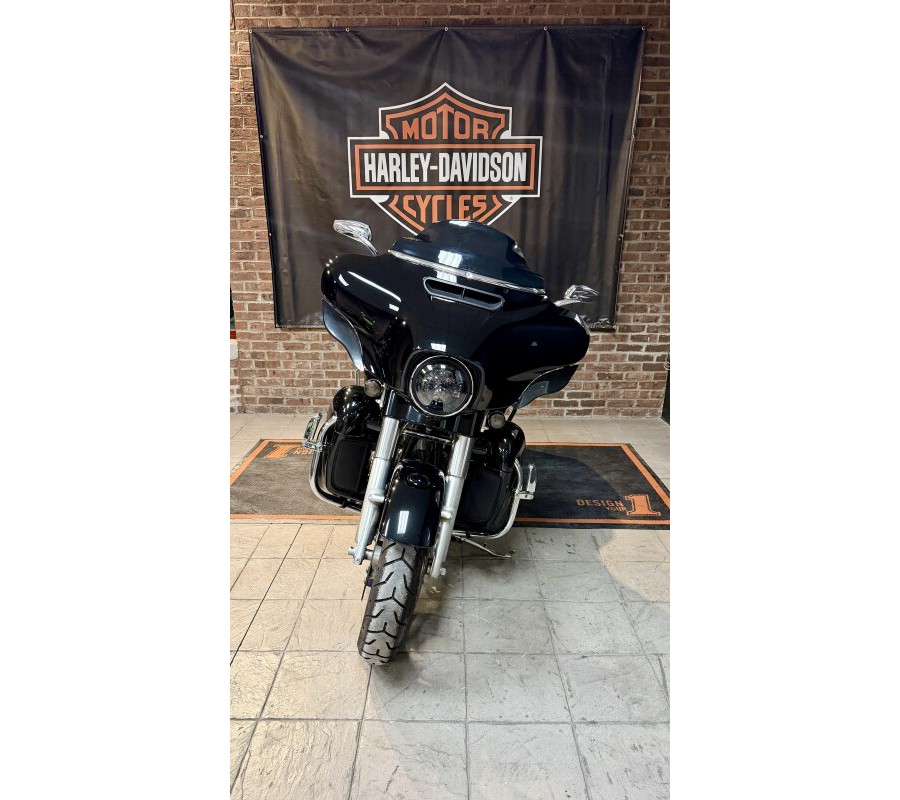 2017 Harley-Davidson Street Glide Special FLHXS Vivid Black
