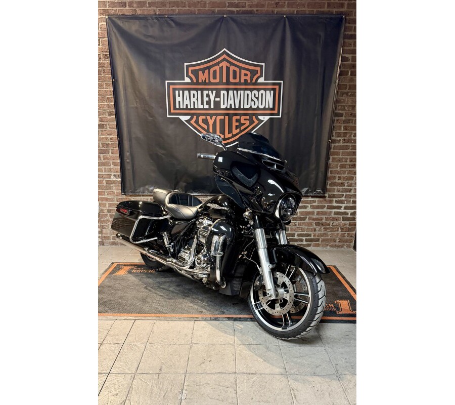 2017 Harley-Davidson Street Glide Special FLHXS Vivid Black