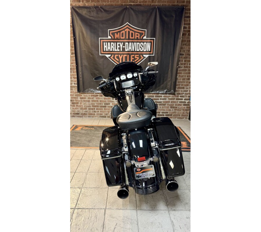 2017 Harley-Davidson Street Glide Special FLHXS Vivid Black
