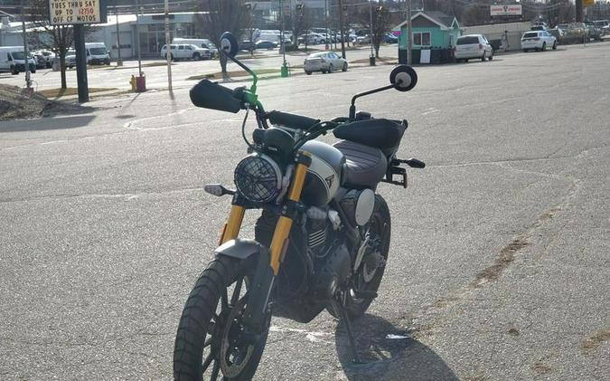 2024 Triumph Scrambler 400 X Matte Khaki Green / Fusion White