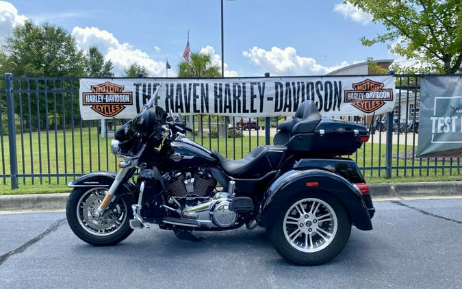 2023 Harley-Davidson® Tri Glide® Ultra Vivid Black