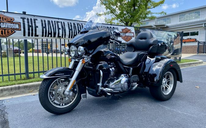 2023 Harley-Davidson® Tri Glide® Ultra Vivid Black
