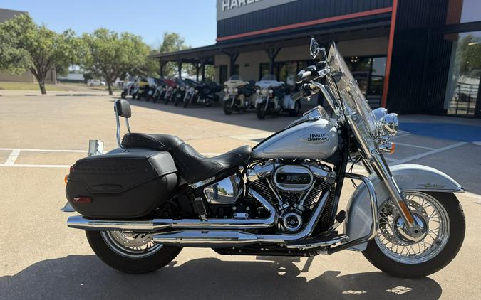 2023 Harley-Davidson® Heritage Classic Atlas Silver Metallic