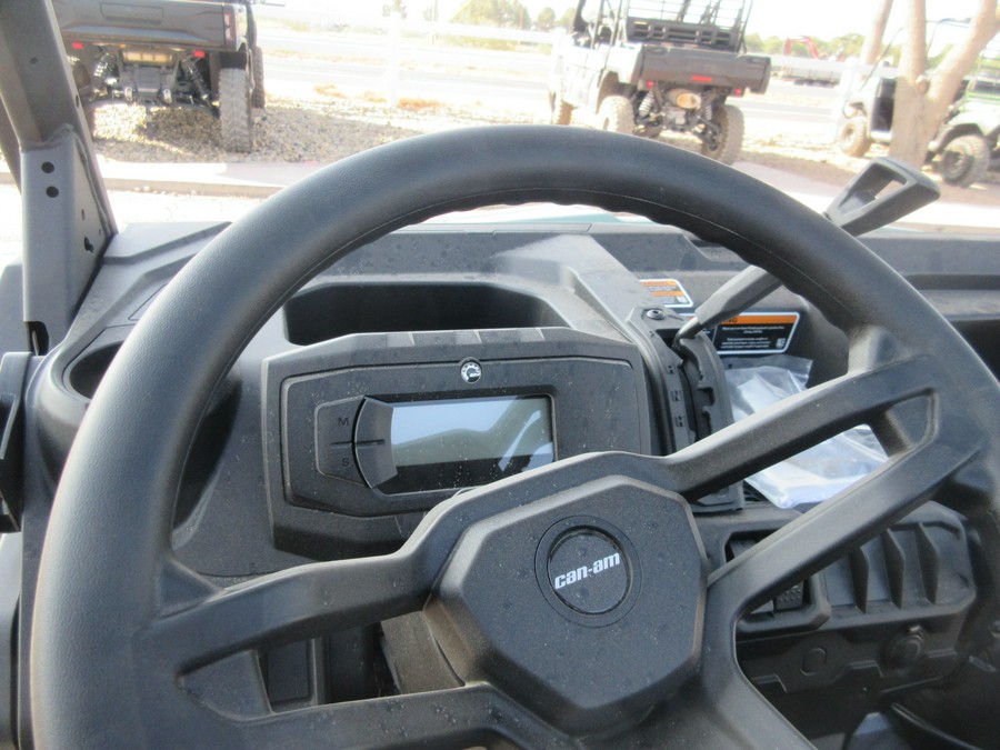 2026 CAN-AM DEFENDER HD7