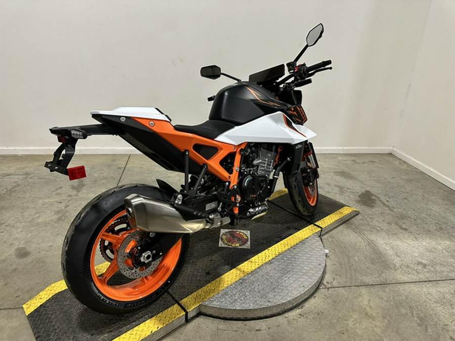 2026 KTM Duke 990 R