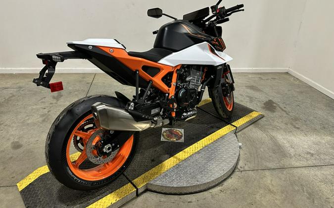 2026 KTM Duke 990 R