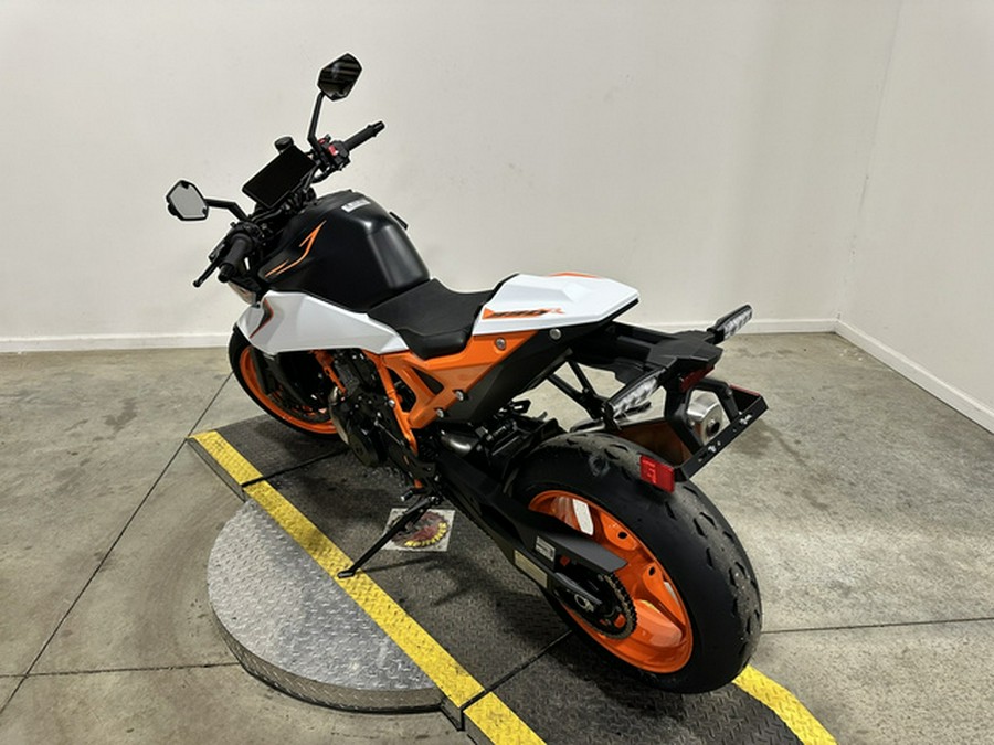 2026 KTM Duke 990 R