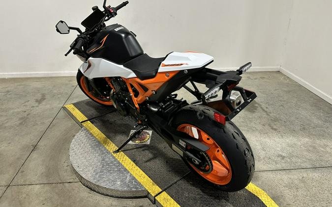 2026 KTM Duke 990 R
