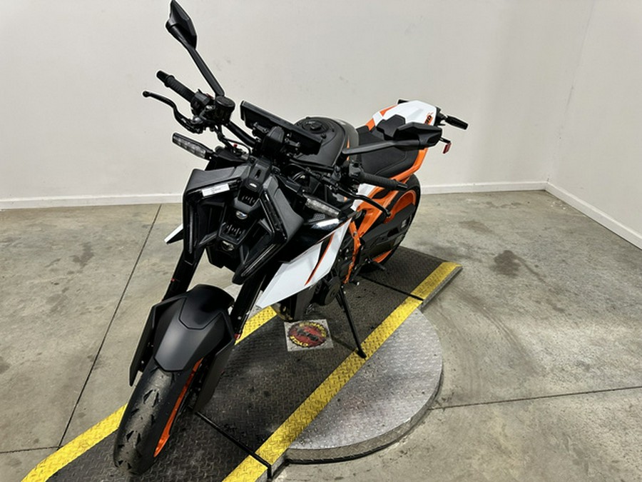 2026 KTM Duke 990 R