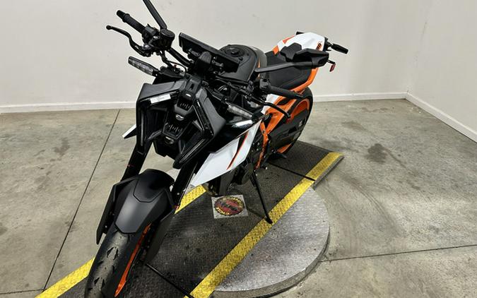 2026 KTM Duke 990 R