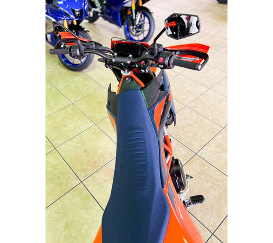 2026 KTM SMC 690 R